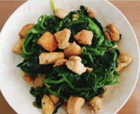 Pan Fried Chicken with Spinach and Black Pepper Sauce (菠菜黑椒雞)